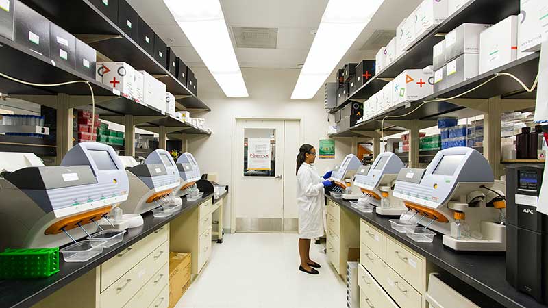 A medical lab outfitted with 6 terminals, one currently being used.